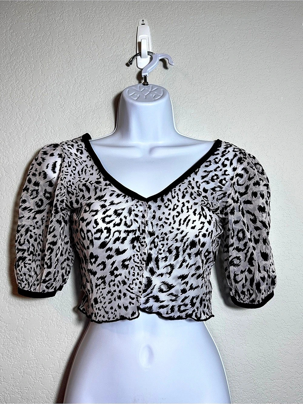 Leopard Print Crop Top Women’s Black White Sheer Mesh Puff Sleeve animal print